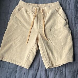 Lululemon Sweatshorts gold